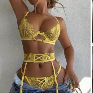 Lounge Underwear Ariella Intimates Set 32C Small